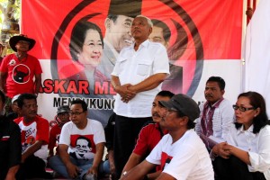 Para relawan dan simpatisan pendukung Jokowi mendeklarasikan terbentuknya Laskar Merah di Surabaya. (FOTO : Parlin/surabayaupdate)
