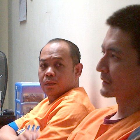 Terdakwa Ivan Tandiyono dan Abdul Munip ketika menjalani persidangan di PN Jember.