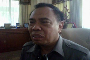 Edi Purwinarto selaku Kepala Dinas Tenagakerja, Transmigrasi dan Kependudukan (Kadisnakertrans) Propinsi Jawa Timur.