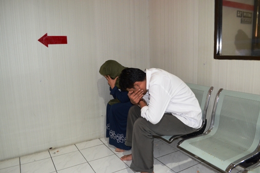 Pasangan selingkuh yang diamankan di PPA Polrestabes Surabaya. (FOTO : Parlin/surabayaupdate)