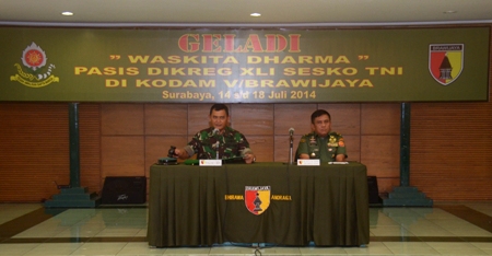 Pangdam V Brawijaya, Mayjen TNI Eko Wiratmoko menerima kehadiran para Pasis Dikreg XLI Sesko TNI di Kodam V/Brawijaya. (FOTO : penerangan Kodam/surabayaupdate)