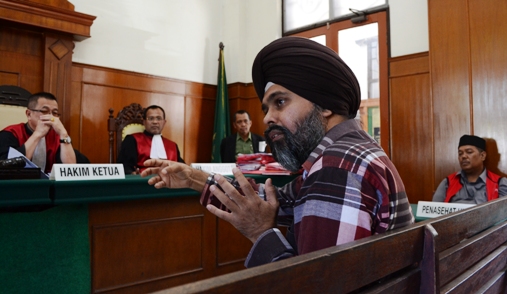 Saksi Jagdish Singh korban penipuan yang menjadi saksi di persidangan di PN Surabaya. (FOTO : parlin/surabayaupdate.com)