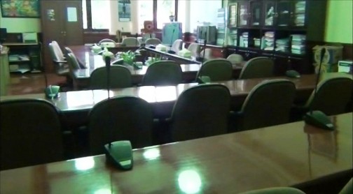 Salah satu ruang kerja anggota dewan yang bertugas di DPRD Kota Surabaya terlihat kosong menjelang selesainya masa bakti mereka tanggal 24 Agustus mendatang. 